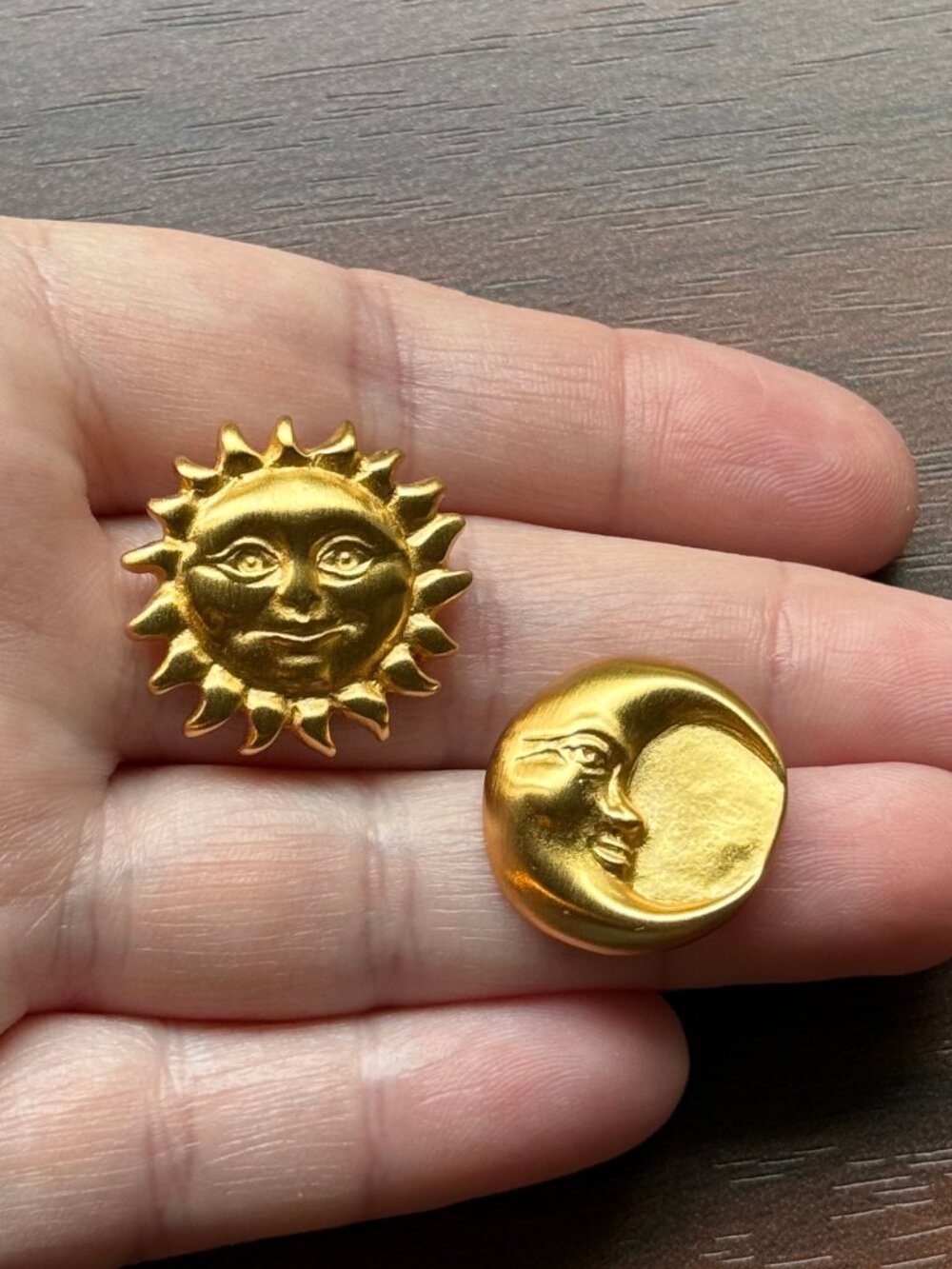 Rare Vintage Anne Klein Sun and Moon Celestial Stud Earrings Gold Tone - Picture 3 of 3